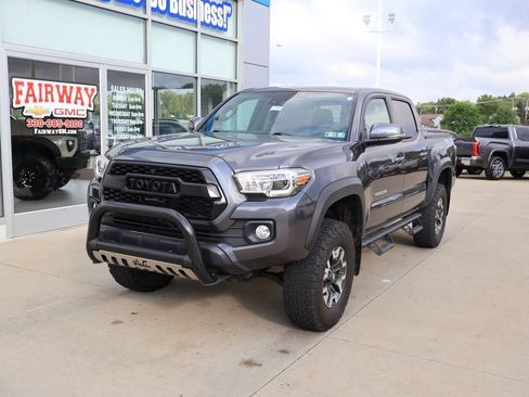 Used 2021 Toyota Tacoma TRD Off-Road w/ Technology Package AWD/4WD image 6
