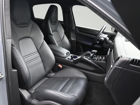 Certified 2022 Porsche Cayenne Turbo GT AWD/4WD image 11
