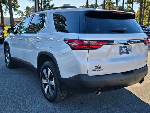 Used 2023 Chevrolet Traverse LT w/ LT Premium Package image 3