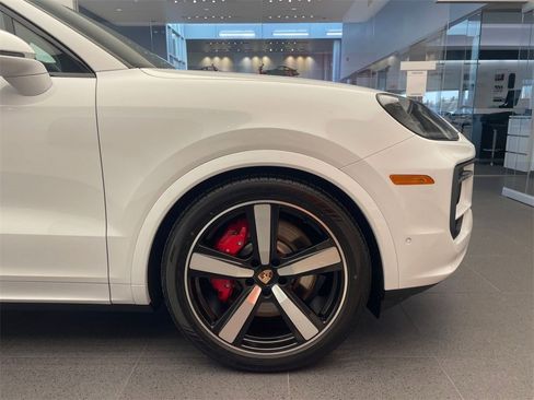 Used 2026 Porsche Cayenne S image 28