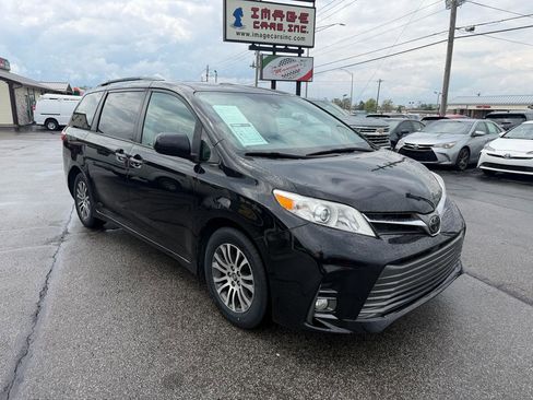 Used 2019 Toyota Sienna XLE FWD image 4