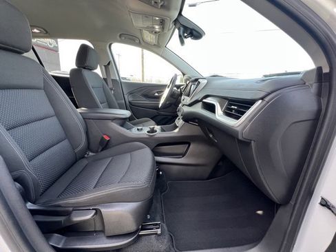 Used 2024 GMC Terrain SLE image 8