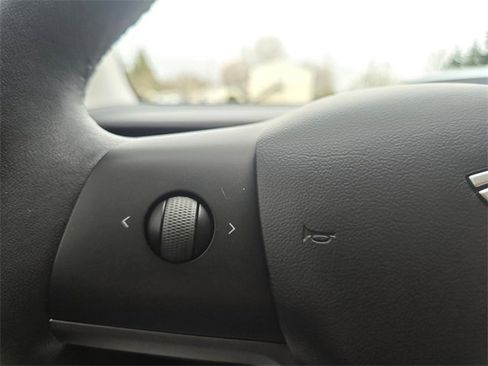 Used 2020 Tesla Model Y Long Range image 27