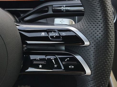 Certified 2025 Mercedes-Benz GLC 300 image 27