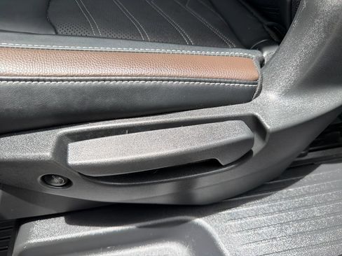 Certified 2024 Nissan Pathfinder Platinum FWD image 28
