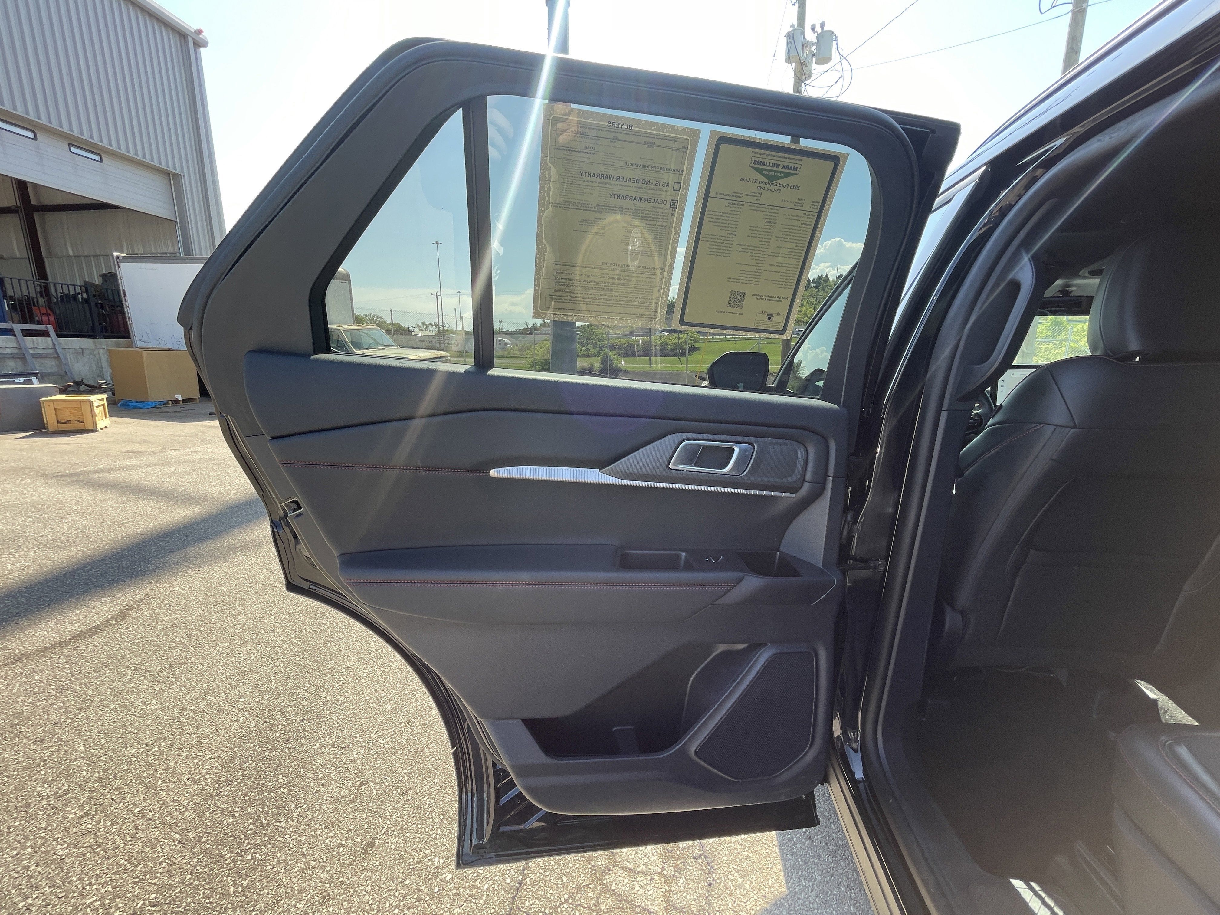 Used 2025 Ford Explorer ST-Line w/ ST-Line Street Pack AWD/4WD image 31