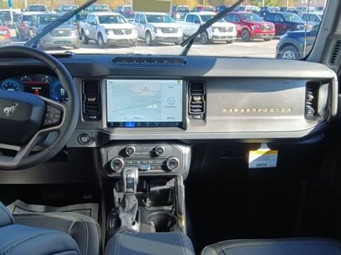 New 2025 Ford Bronco Badlands image 25