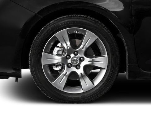 Used 2017 Toyota Sienna SE w/ SE Preferred Package FWD image 12