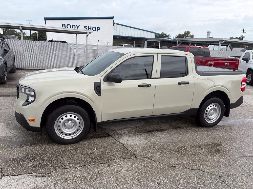 Used 2025 Ford Maverick XL w/ Equipment Group 102A AWD/4WD image 2