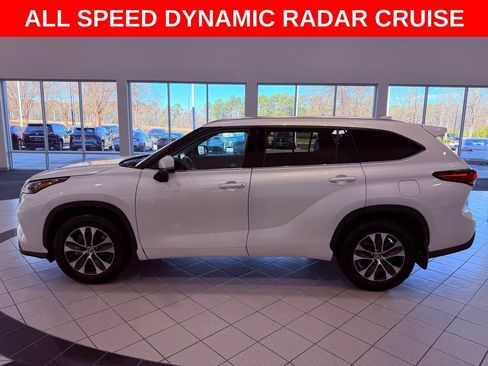 Used 2020 Toyota Highlander XLE image 4