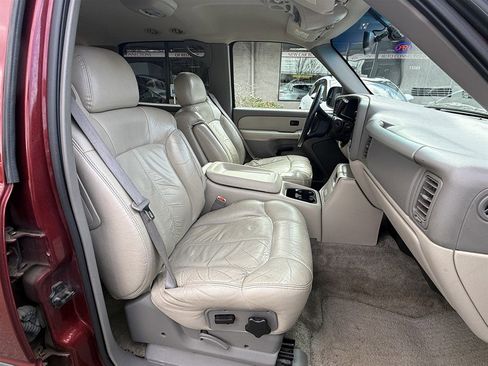 Used 2002 Chevrolet Suburban LS image 16