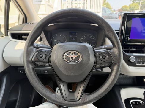 Used 2023 Toyota Corolla LE FWD image 11