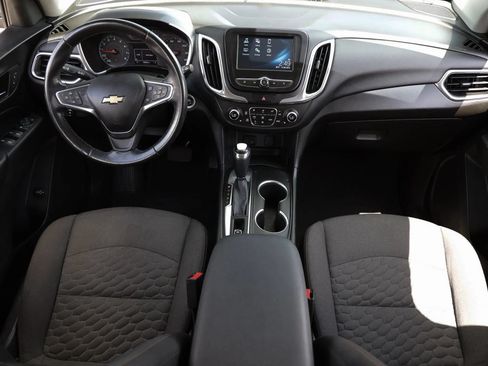 Used 2018 Chevrolet Equinox LT FWD image 2