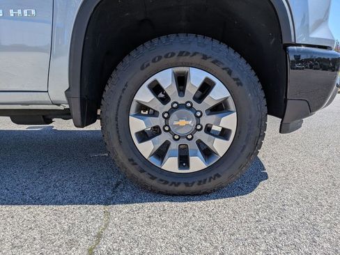 Used 2024 Chevrolet Silverado 2500 Custom w/ Custom Convenience Package image 11