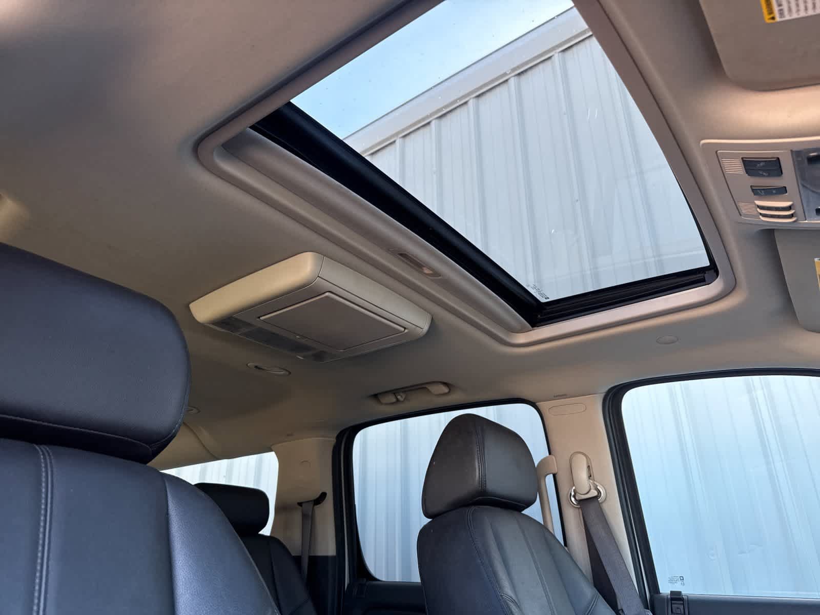 Used 2009 Chevrolet Suburban 2500 LT AWD/4WD image 19