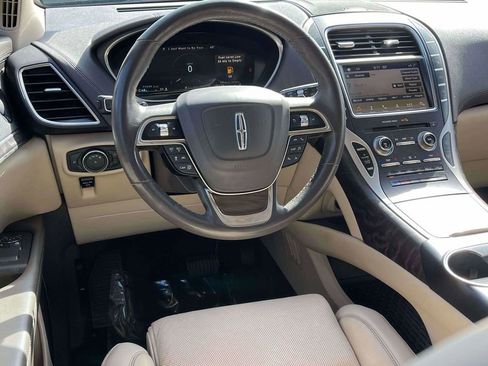 Used 2019 Lincoln Nautilus Reserve FWD image 2
