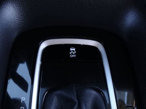 Used 2025 Toyota Corolla LE image 31