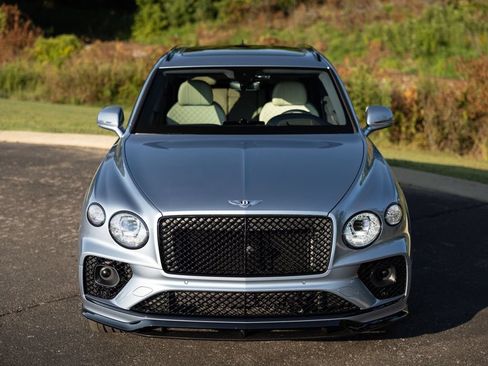 Used 2023 Bentley Bentayga AWD/4WD image 16