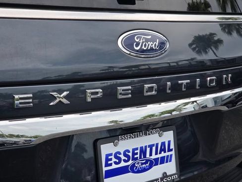 Used 2024 Ford Expedition Limited RWD image 15