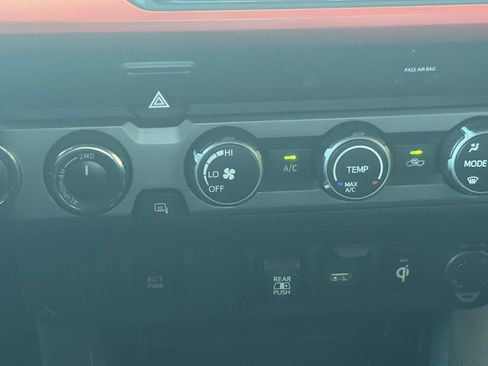 Used 2020 Toyota Tacoma TRD Sport AWD/4WD image 20