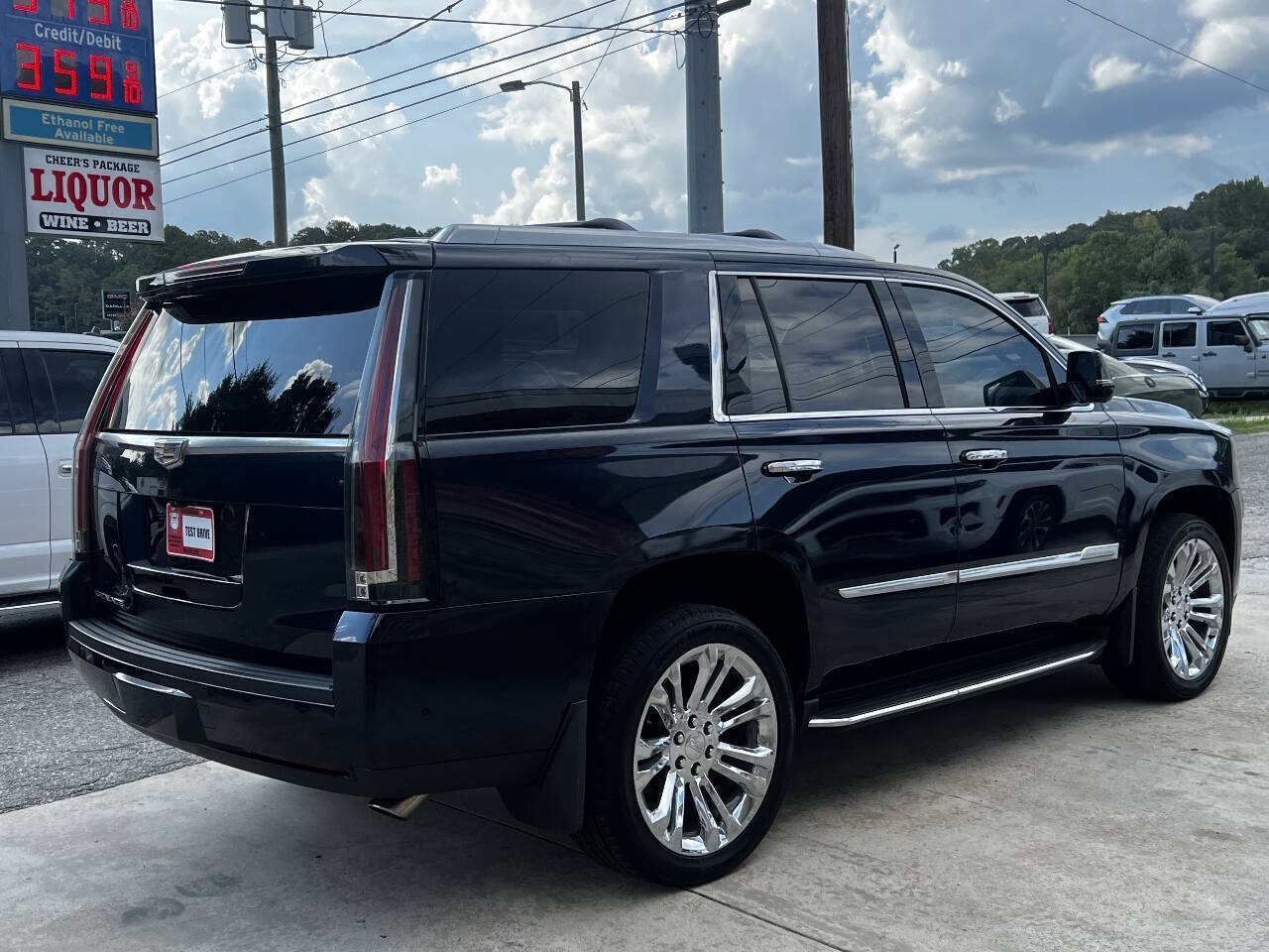 Used 2017 Cadillac Escalade Luxury w/ LPO, Radiant Package AWD/4WD image 6