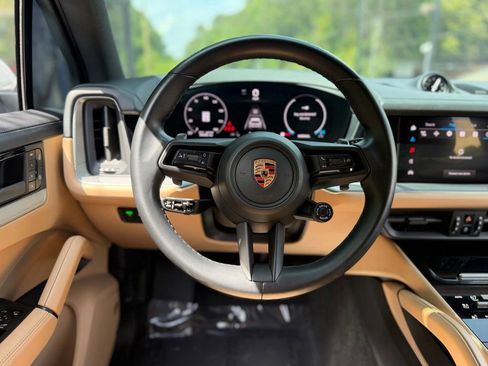 Used 2024 Porsche Cayenne S AWD/4WD image 43