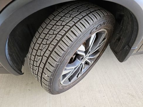 Used 2017 INFINITI QX30 Premium w/ Navigation Package image 35