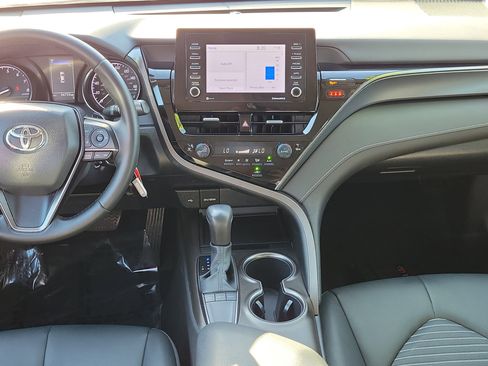 Used 2023 Toyota Camry SE image 14