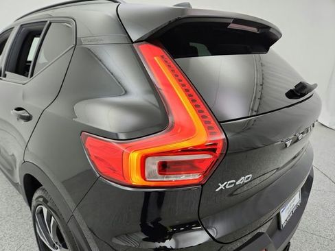 Used 2019 Volvo XC40 T5 R-Design image 29