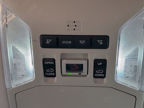 Used 2022 Toyota RAV4 XLE w/ Convenience Package image 13