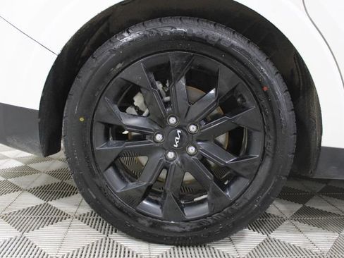 Used 2022 Kia Carnival SX image 45