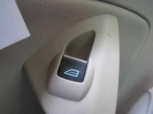 Used 2017 Ford C-MAX Titanium w/ Equipment Group 301A image 32