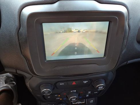 Used 2019 Jeep Renegade Trailhawk w/ Trailer Tow Group image 13