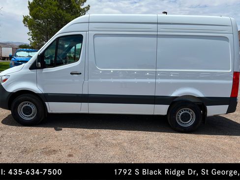 Used 2026 Mercedes-Benz Sprinter 2500 image 2