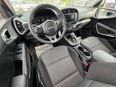 Used 2023 Kia Soul LX w/ LX Technology Package FWD image 17