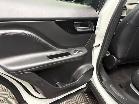 Used 2020 Jaguar F-PACE Premium image 42