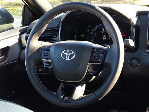 Used 2025 Toyota Camry SE FWD image 14