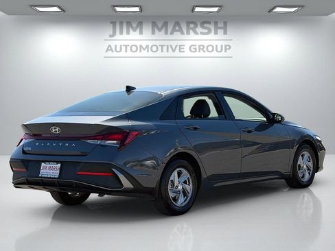 Used 2025 Hyundai Elantra SE FWD image 6