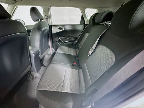 Used 2025 Kia Soul LX w/ LX Technology Package FWD image 26