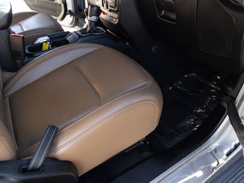 Used 2020 Jeep Gladiator Rubicon w/ Uconnect 4C Nav & Sound Group image 25