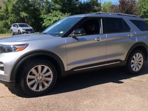 Used 2021 Ford Explorer Limited w/ Equipment Group 301A image 8