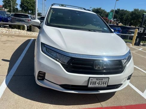 Used 2024 Honda Odyssey EX-L image 2