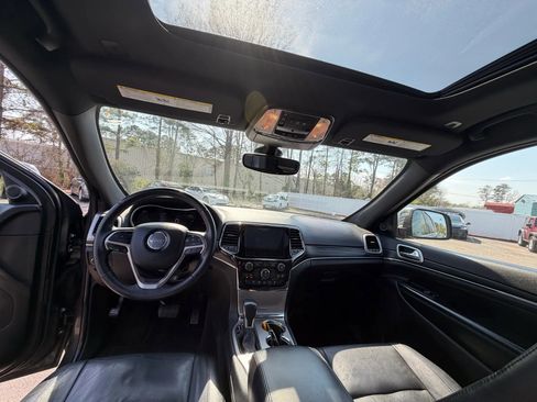 Used 2019 Jeep Grand Cherokee Limited image 23