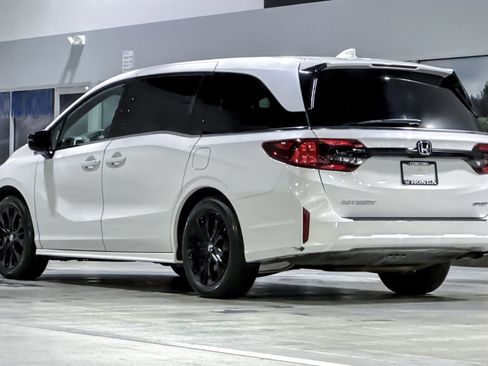 Used 2025 Honda Odyssey Sport-L image 3