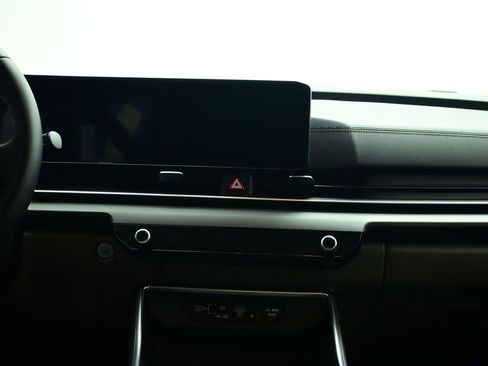 Used 2025 Kia Carnival EX image 38