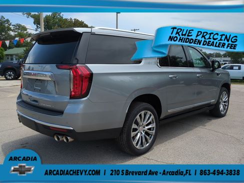 Used 2023 GMC Yukon XL Denali AWD/4WD image 4