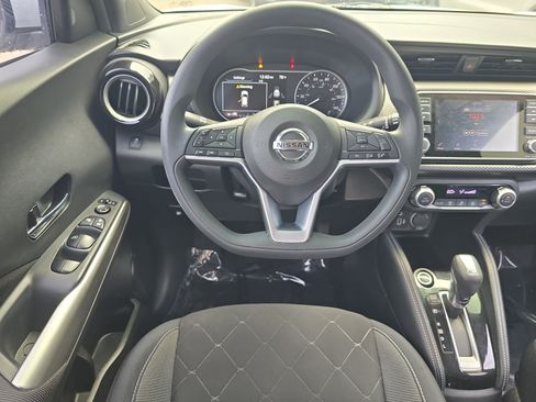Used 2018 Nissan Kicks SV w/ Exterior Electronics Package FWD image 13