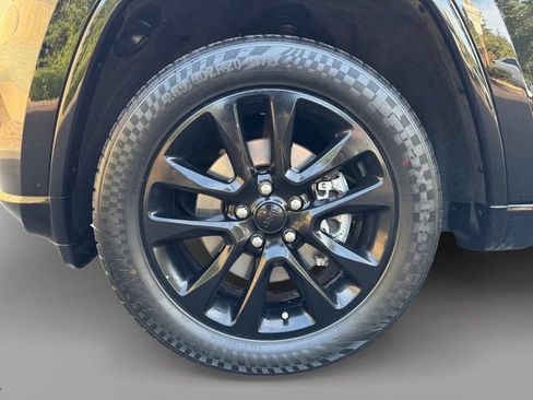 Used 2021 Jeep Grand Cherokee Altitude AWD/4WD image 9