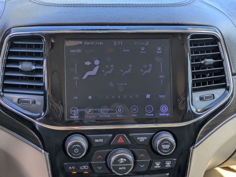 Used 2020 Jeep Grand Cherokee Overland image 18