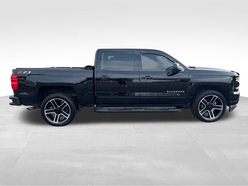 Used 2018 Chevrolet Silverado 1500 LT w/ LPO, Black Pack AWD/4WD image 6